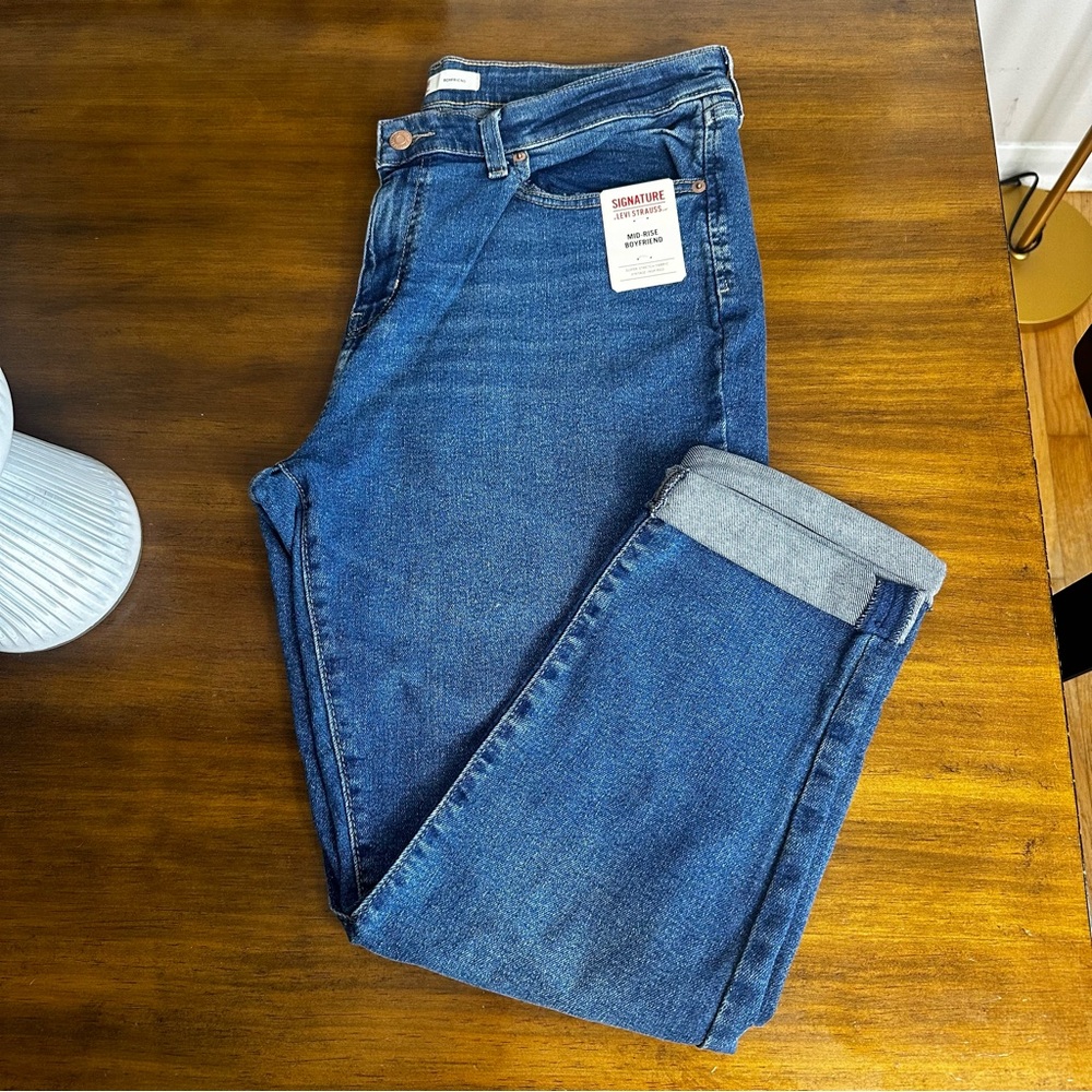 Signature By Levi Strauss Women's Mid-rise Stretch Boyfriend Size 18 W34